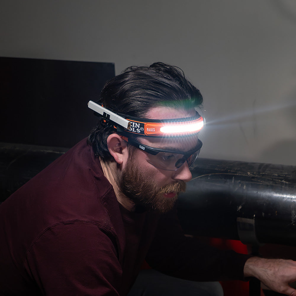 Lampe frontale Klein Tools 56308 à faisceau large avec sangle.